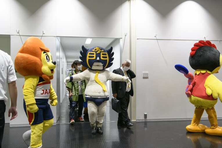 カモ虎課長は日々悩まされている痛風、腰痛もなんの、奮闘を見せた　©Hirofumi Kamaya