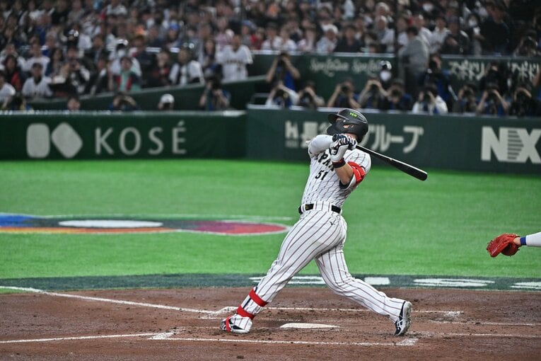 韓国戦で2打席連続の本塁打を放った鈴木誠也　©️Hideki Sugiyama