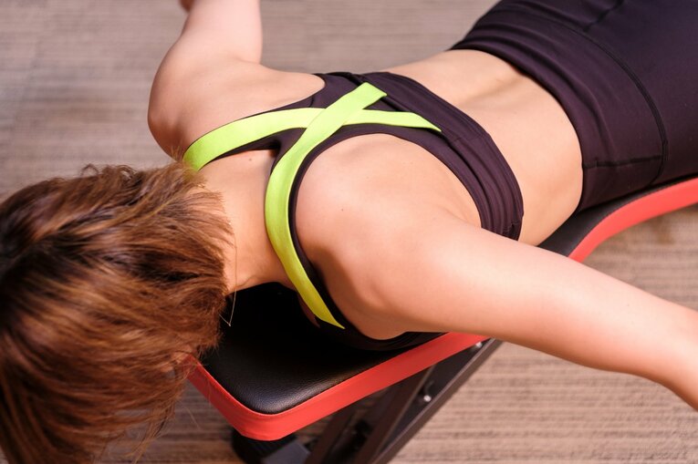 寺村さんが実践する「各泳法の泳ぎ方」©Atsushi Hashimoto