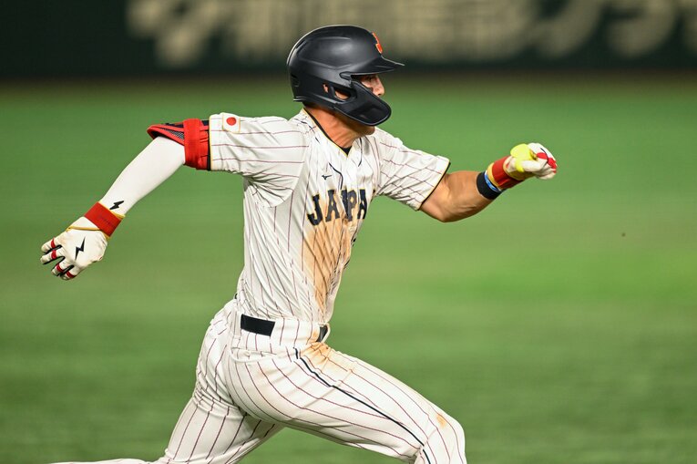 土まみれユニフォームで全力疾走　©Nanae Suzuki