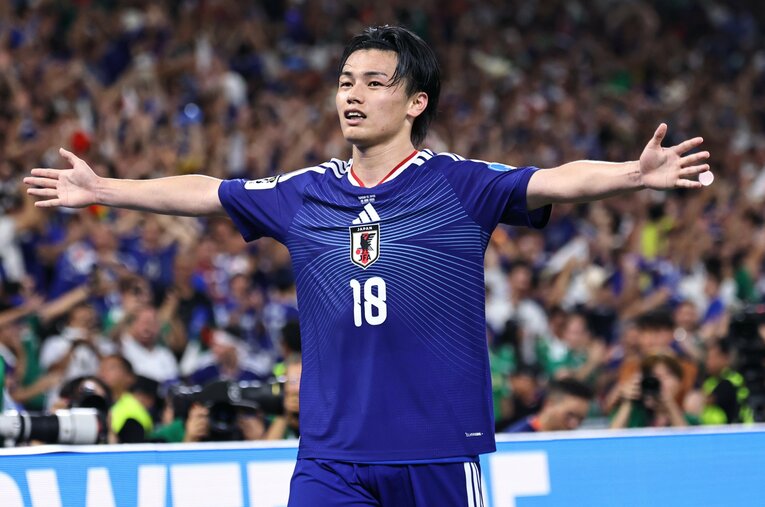 W杯チュニジア戦で2ゴールをあげた日本代表のストライカー・上田綺世。大会前に語っていた監督についての意外な答えとは… ／ photograph by Ryosuke Menju/JMPA