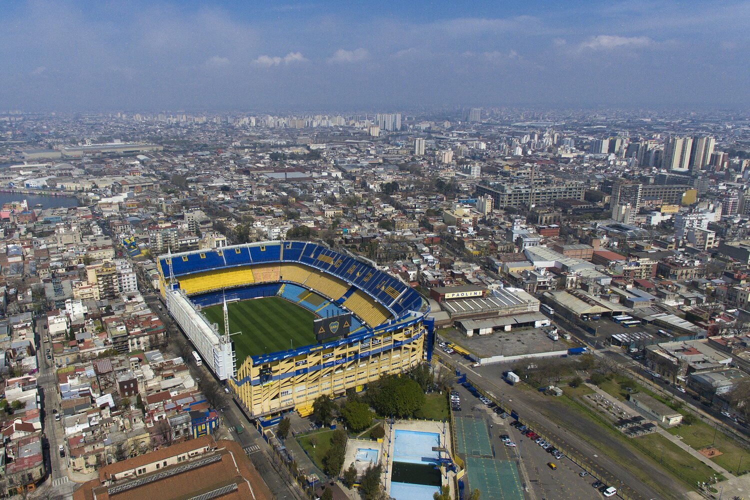 上空から望んだボンボネーラとブエノスアイレス市内　©Getty Images
