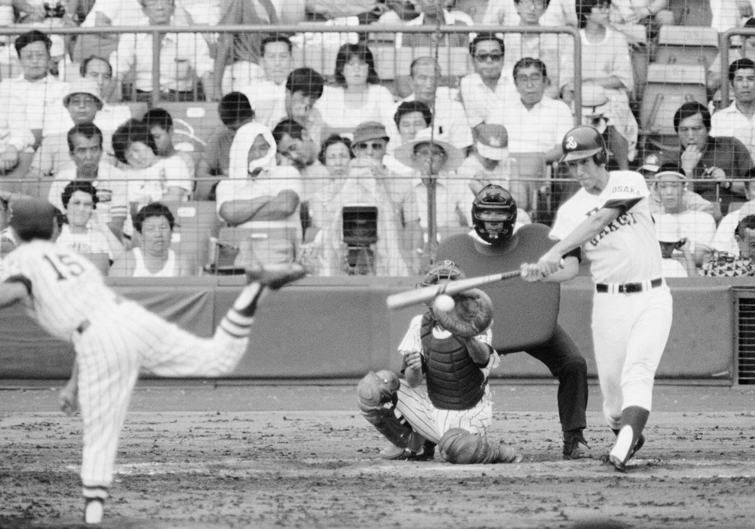 1983年夏、8月17日の東海大一戦でヒットを放つ清原和博（当時15歳）。翌18日に16歳の誕生日を迎えた　©JIJI PRESS