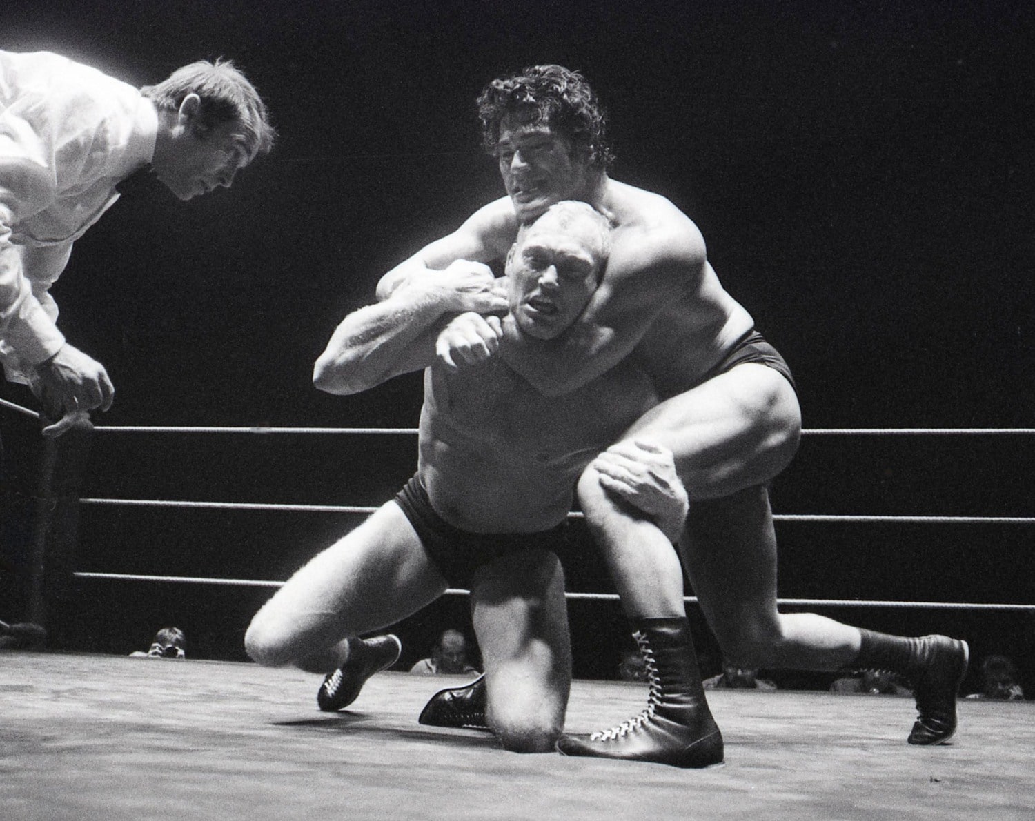 ヘーシンクのドタキャンにより急遽組まれた猪木vsルスカの一戦　©東京スポーツ新聞社