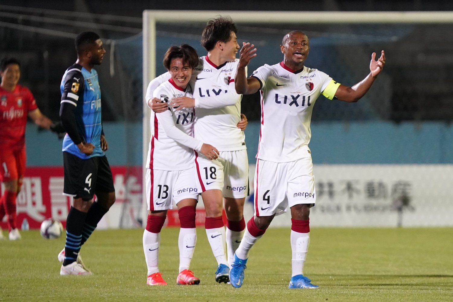 MF荒木（左）とのコンビにも磨きがかかってきた　©︎Getty Images