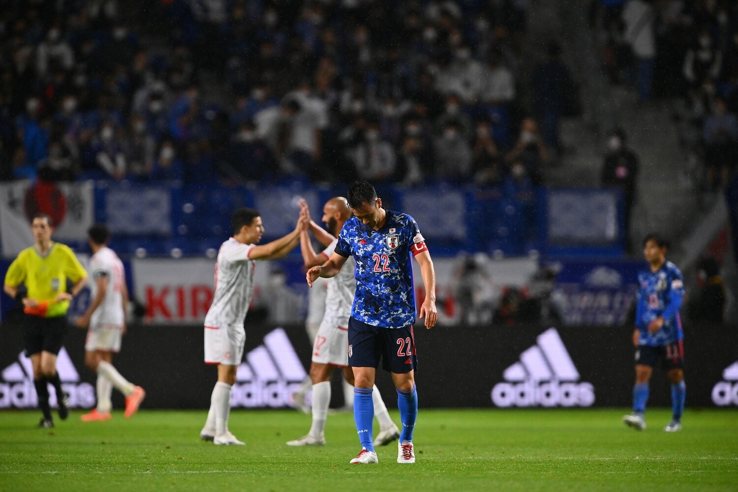 チュニジア戦で致命的なミスを重ねた吉田は、ゲーム後「試合を壊してしまった」と語った　©Takuya Kaneko/JMPA