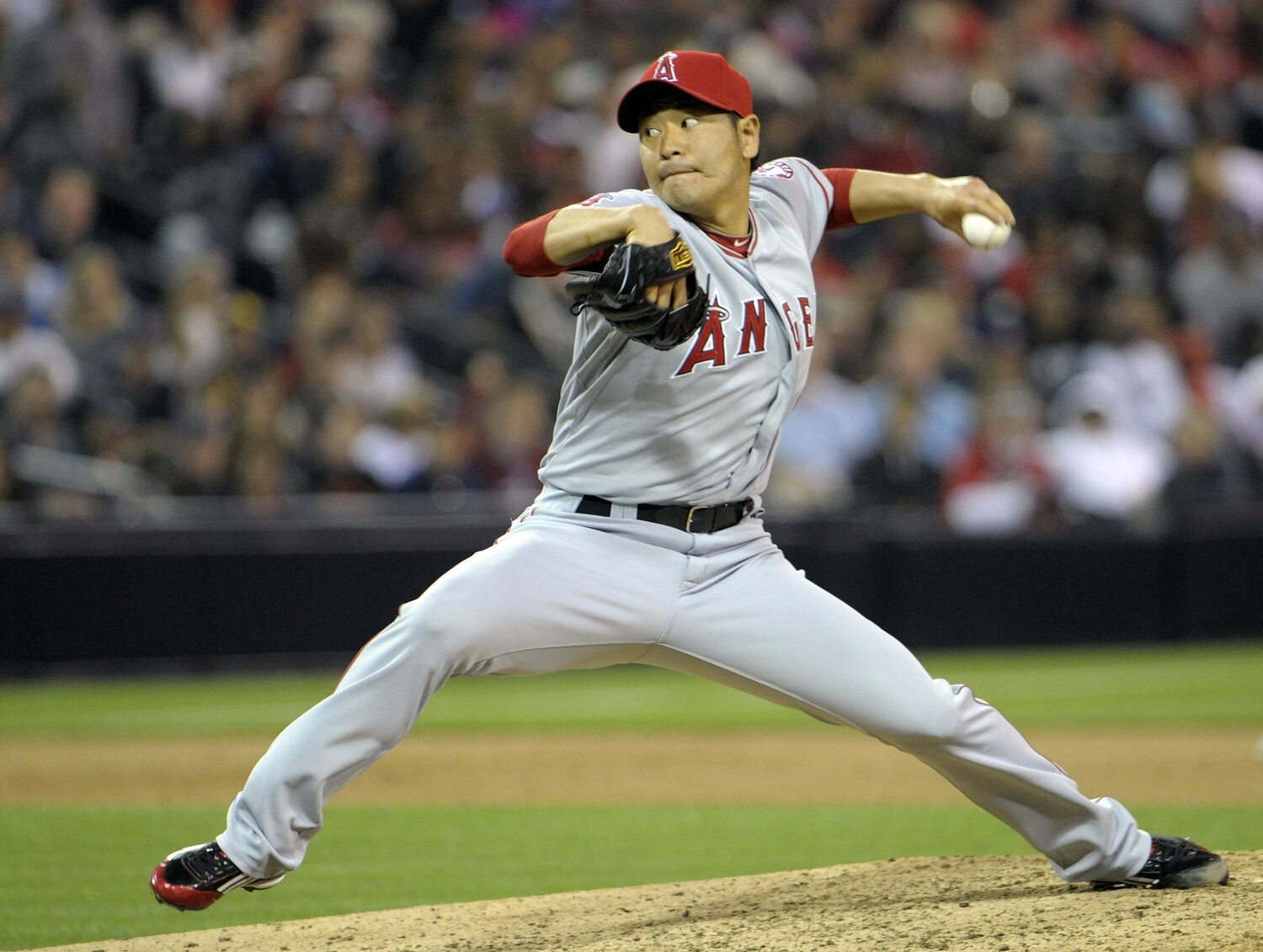 エンゼルス時代の高橋。リリーフとしてさまざまな場面で起用された　©Getty Images