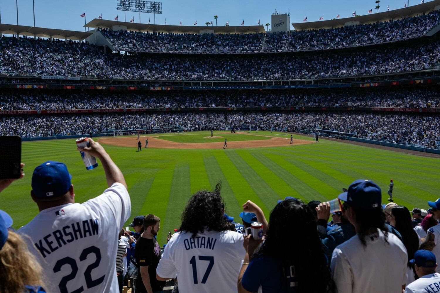 現地開幕戦（日本時間29日）で撮影。歓声を送るドジャースファン ©Nanae Suzuki