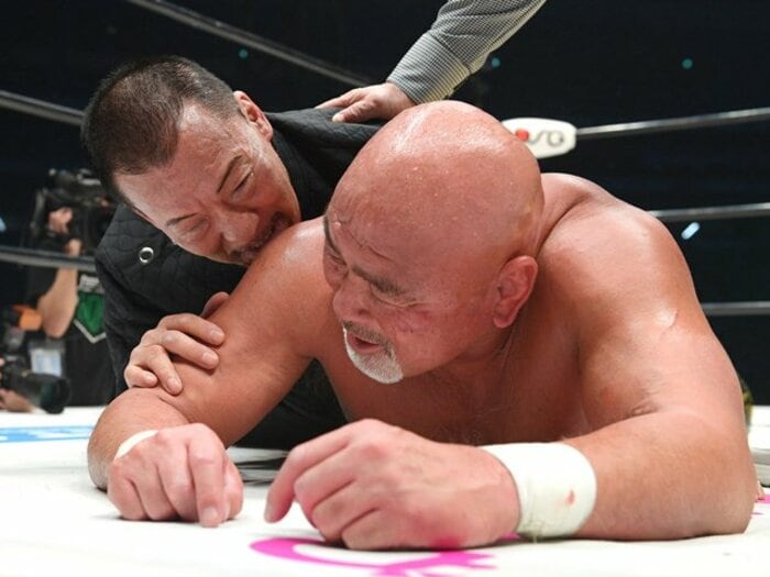 あの言葉のルーツも実はプロレス？ 蝶野正洋に裏切られ、武藤敬司に沈められた男の“魂の叫び”…94年新日タッグ戦の“しょっぱい”試合＜Number Web＞ photograph by 東京スポーツ新聞社