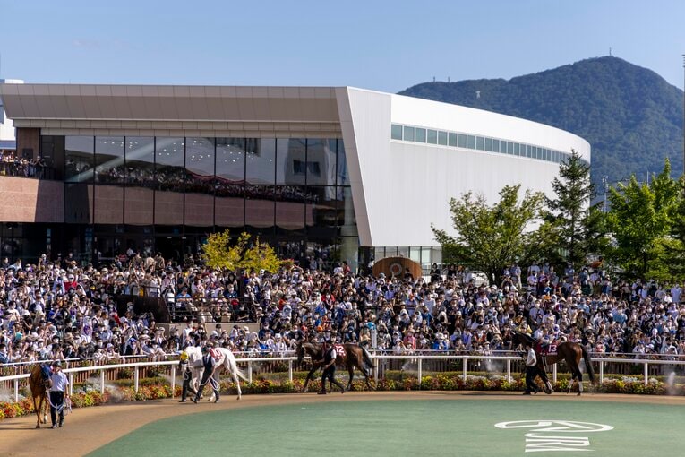 札幌記念、ソダシなど豪華メンバーが集結し、場内は観客であふれた ／ photograph by photostud