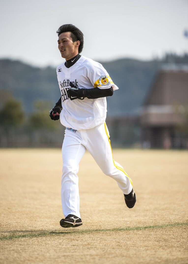 ソフトバンク時代の島袋洋奨。2015年の宮崎春季キャンプで（3枚目／全5枚）©Takuya Sugiyama