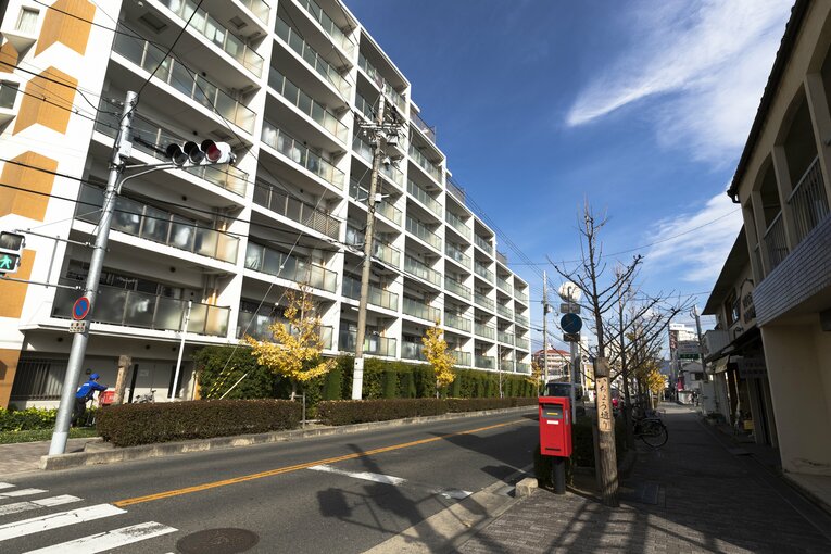藤井寺球場跡地に建つマンション　©Masashi Soiri