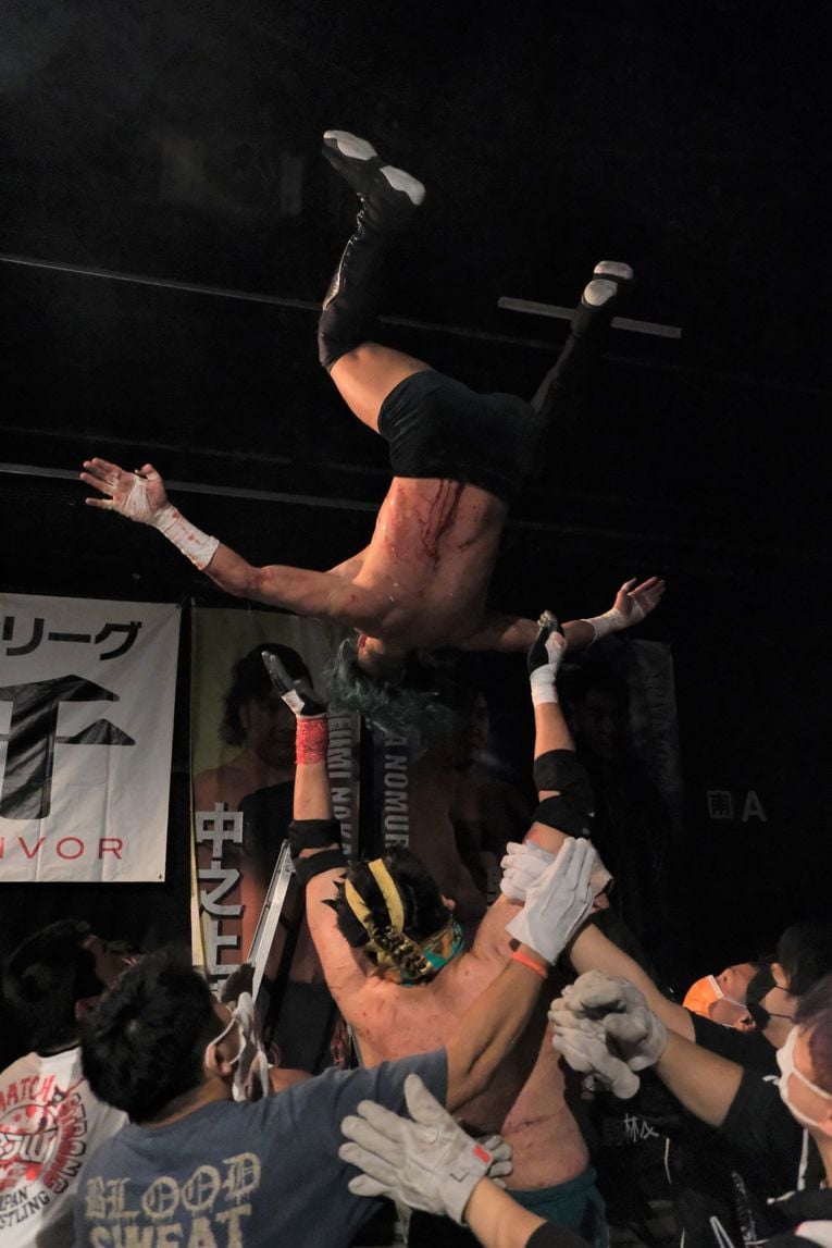 （写真をクリックすると「この記事の写真」にとびます。流血等の過激な写真を含みますのでご注意ください）