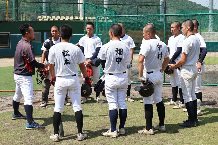 学校の現状を見て多くの生徒が退学。現在の部員は10人だけだ　©Fumi Sawai