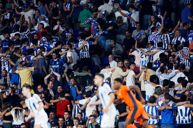 地元紙一面のイラストと同じ光景が見られたが……　©Daisuke Nakashima