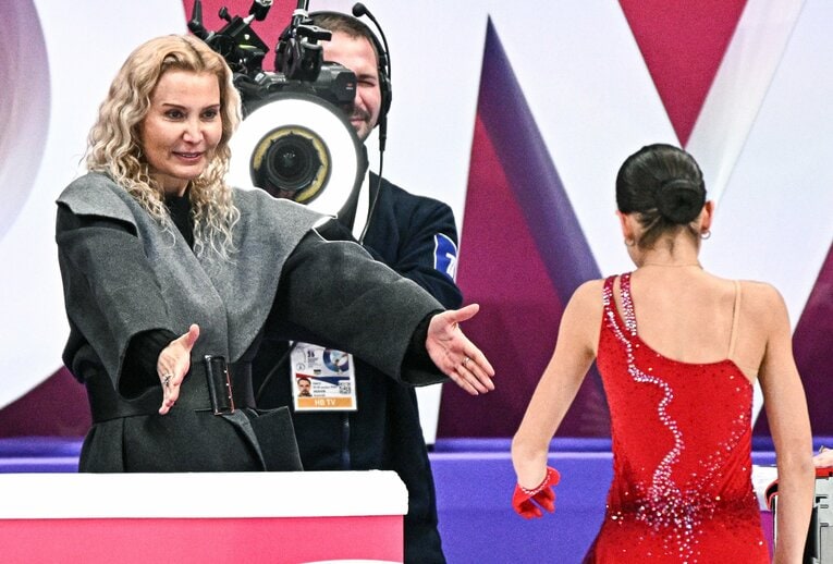 エテリ・トゥトベリーゼコーチとペトロシアン　©JIJI PRESS