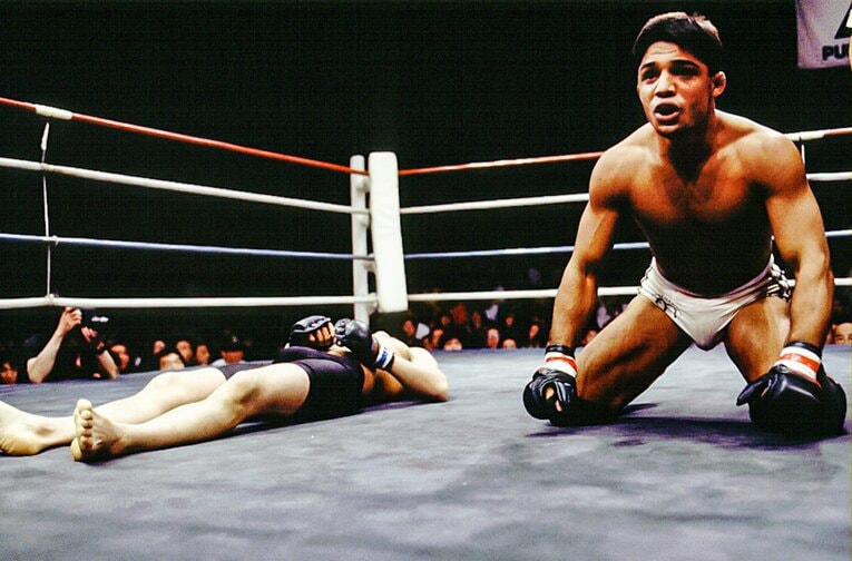 試合後の大石とノゲイラ　©Susumu Nagao