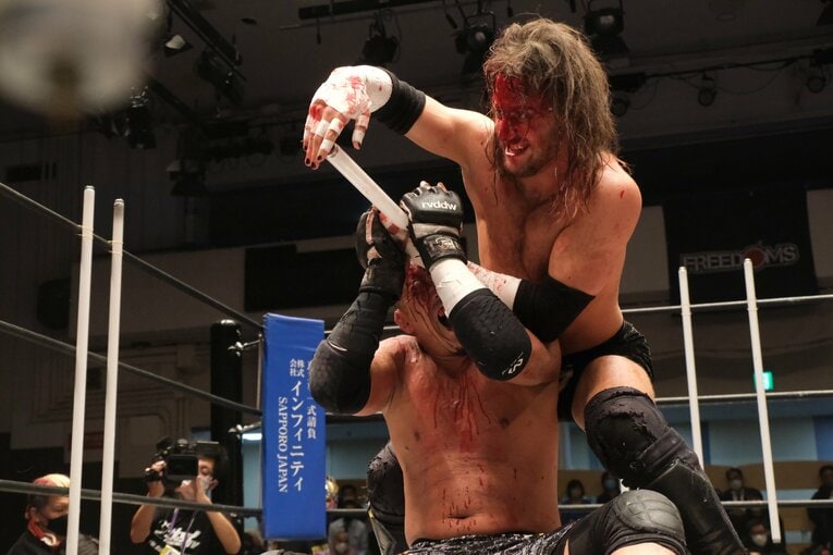 「デスマッチ・イズ・マイライフ」妻の急死を乗り越えた“クレイジー・キッド”竹田誠志の決意「蛍光灯やカミソリで傷つけ…でもそれが生きがい」(57)