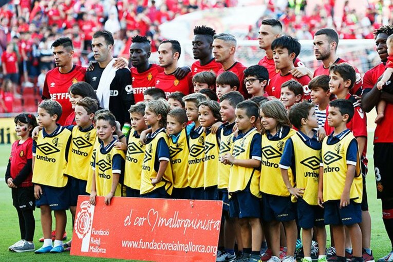 香川真司、久保建英と現地ファン。愛され具合は“呼び方”で分かる。(4)