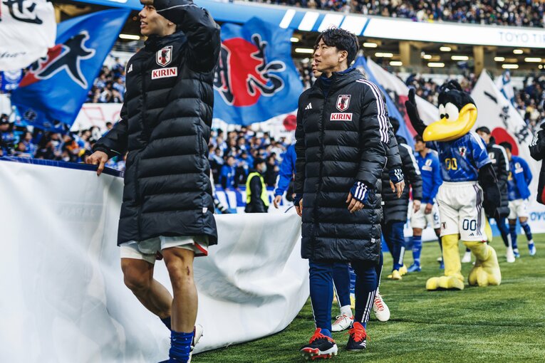 チアゴ記者が言及するように代表、クラブともに「試合後サポーターに挨拶する」のは日本特有の文化と言える　©Kiichi Matsumoto