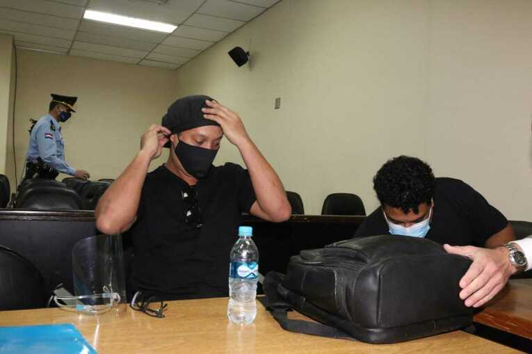 保釈された際のロナウジーニョ　©Getty Images