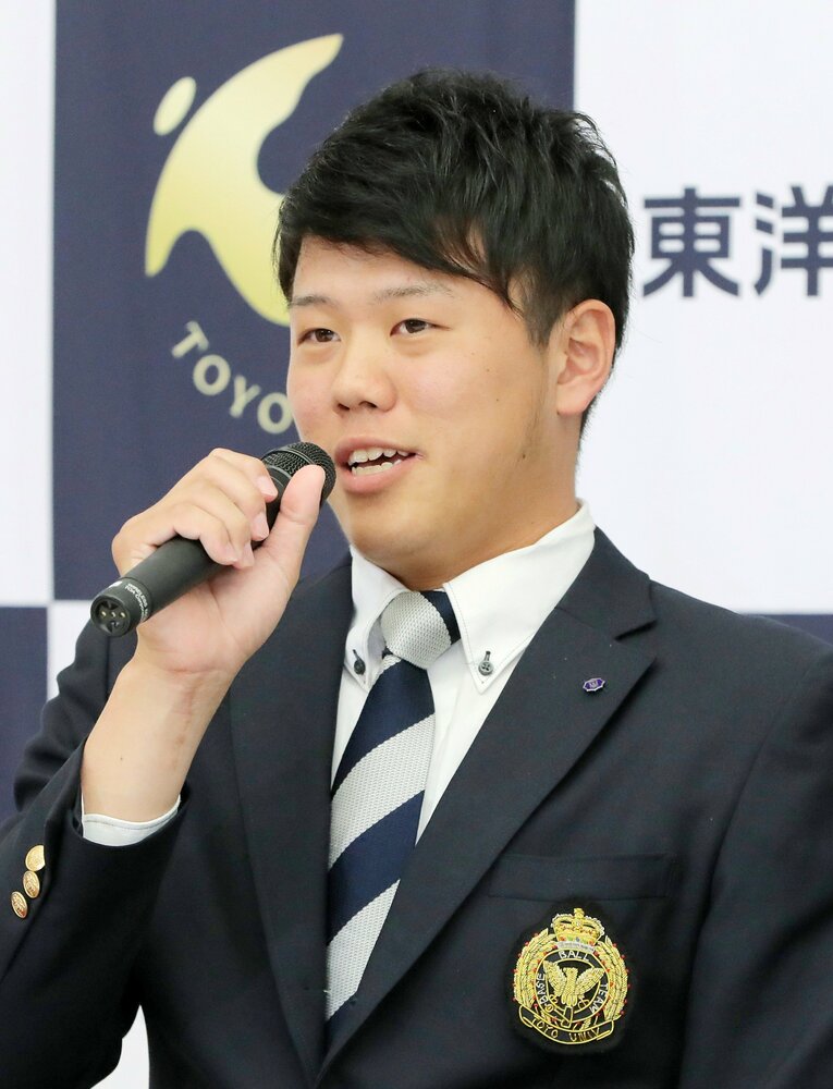 2018年ドラフトでDeNAから1位指名を受けた東洋大時代の上茶谷（現ソフトバンク）　©JIJI PRESS