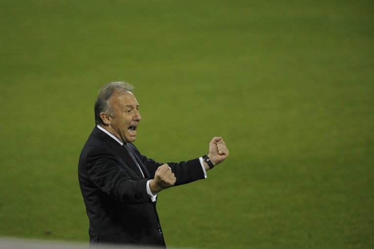 伊野波雅彦の決勝ゴールの瞬間、アルベルト・ザッケローニの激しいガッツポーズ　©Takuya Sugiyama