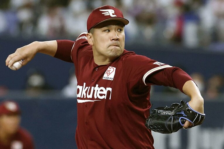 今季初登板で白星を飾った田中将大。推定年俸は9億円と、日本で最も稼ぐプロ野球選手となっている ／ photograph by Kyodo News