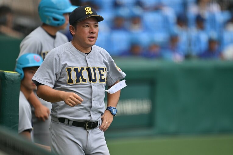 仙台育英を率いる須江航監督（41歳） ©Hideki Sugiyama