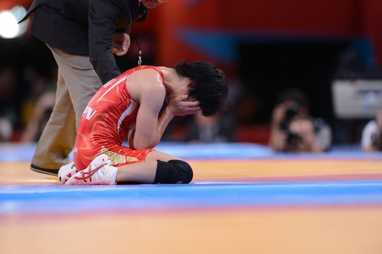 ロンドン五輪決勝直後に泣き崩れた小原さん　©JMPA