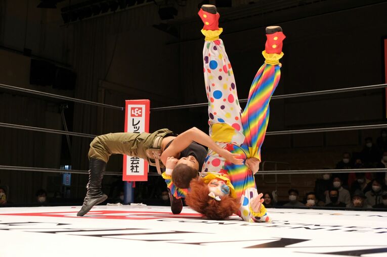 ジュリア「坊主頭」での出直し　元アイドルに敗れバリカン刈りも…悲壮感なき“闘う女”スタイルがカッコよすぎた(11)