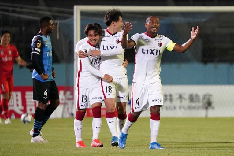 MF荒木（左）とのコンビにも磨きがかかってきた　©︎Getty Images