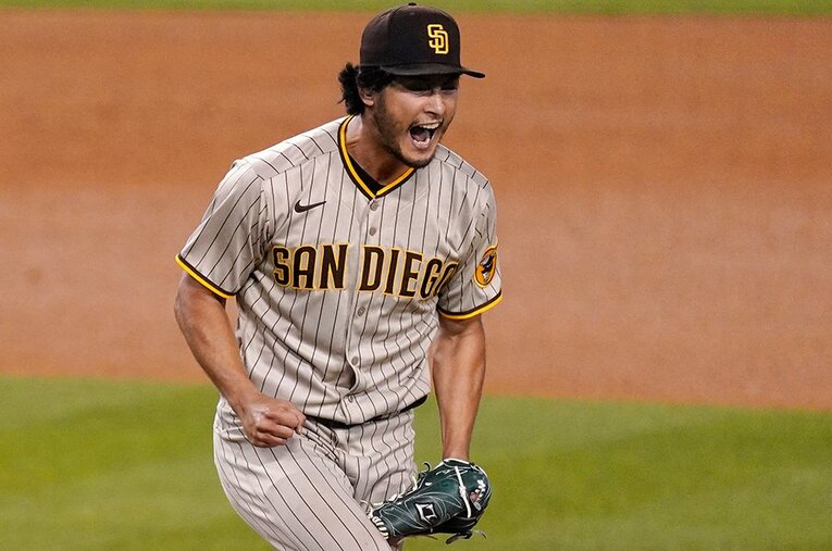 数多くの変化球を変幻自在に操り、強打者をねじ伏せるダルビッシュ。2021年はカットボールに注目だ ／ photograph by AP/AFLO