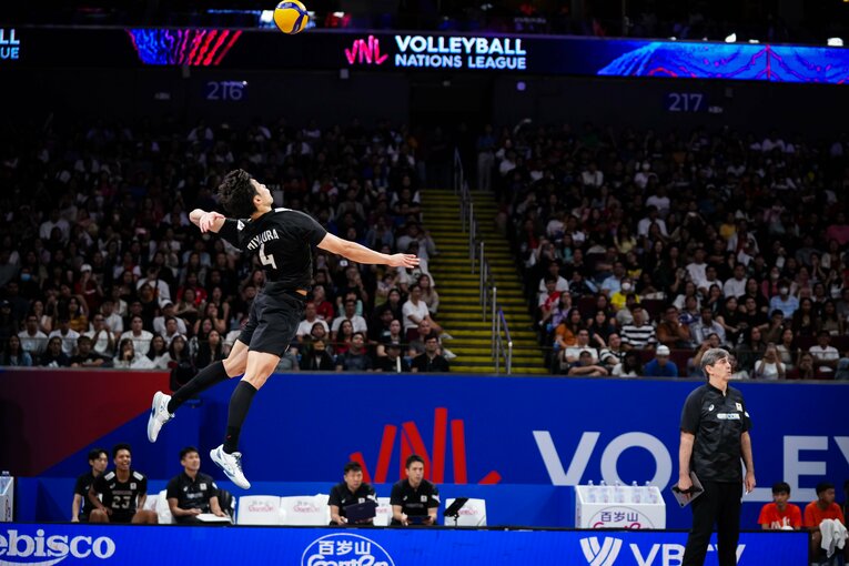 宮浦健人（VNLアメリカ戦）　©︎Volleyball World