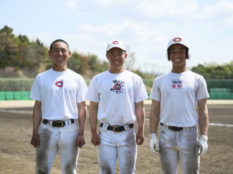 イチローから贈られた”ちゃんとやってよ”Tシャツを着て練習する智弁和歌山ナイン　©︎Yuki Suenaga