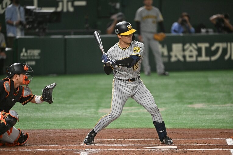 投手の良いところを引き出すリードに定評がある坂本。しぶとい打撃も持ち味だ　©︎Hideki Sugiyama
