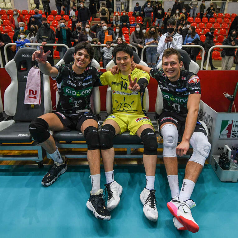 ©︎Pallavolo Padova　※写真をクリックするとチームメイトとのオフショットがご覧いただけます