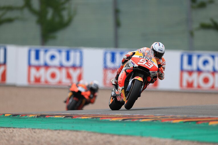 photograph by Satoshi Endo