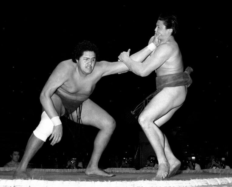 強烈な突き押しを武器に、同期の貴乃花に先んじて横綱に昇進した　©Hiroki Kakehata