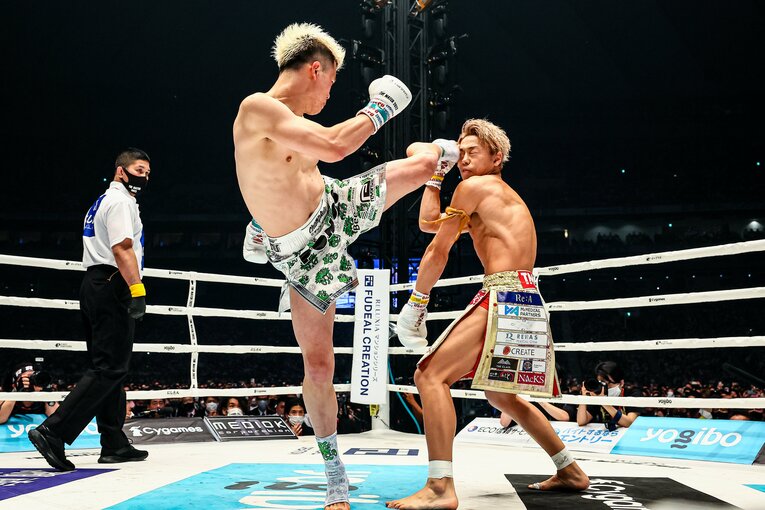 那須川天心の左ハイキック　©THE MATCH 2022/Susumu Nagao