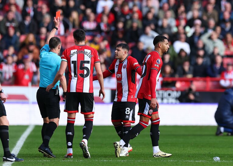 シェフィールド・Uのチームメイトは一発レッドに抗議【11枚目／全12枚】　©Getty Images