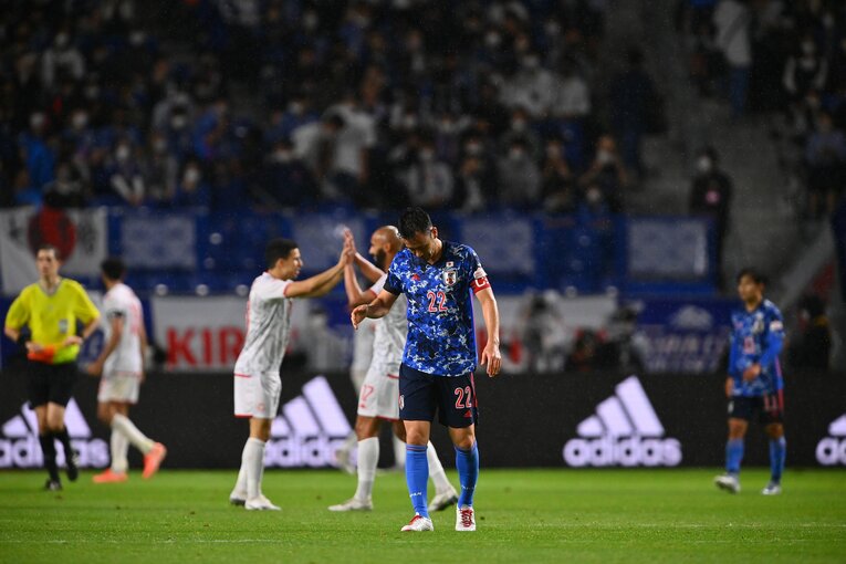 チュニジア戦で致命的なミスを重ねた吉田は、ゲーム後「試合を壊してしまった」と語った　©Takuya Kaneko/JMPA