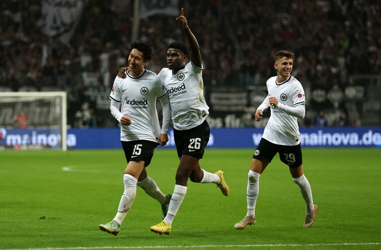 現在リーグ4位につけるフランクフルト。鎌田大地はCLでも決勝トーナメント進出に貢献している　©︎Getty Images