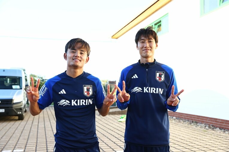 2023年9月シリーズでの鎌田と久保　©JFA/AFLO