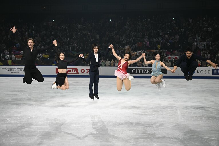 2023年世界選手権、優勝者が恒例のジャンプ　©️Asami Enomoto