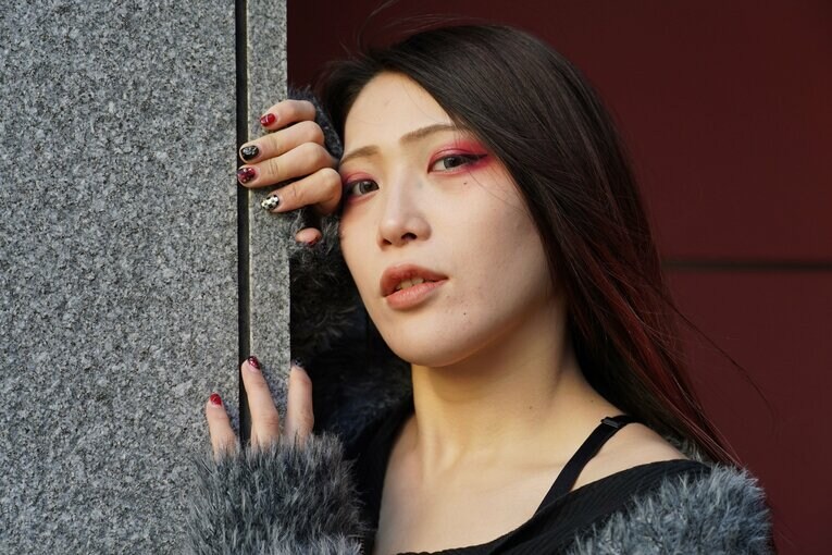 その眼力の強さで百獣の王・ライオンをひるませた？