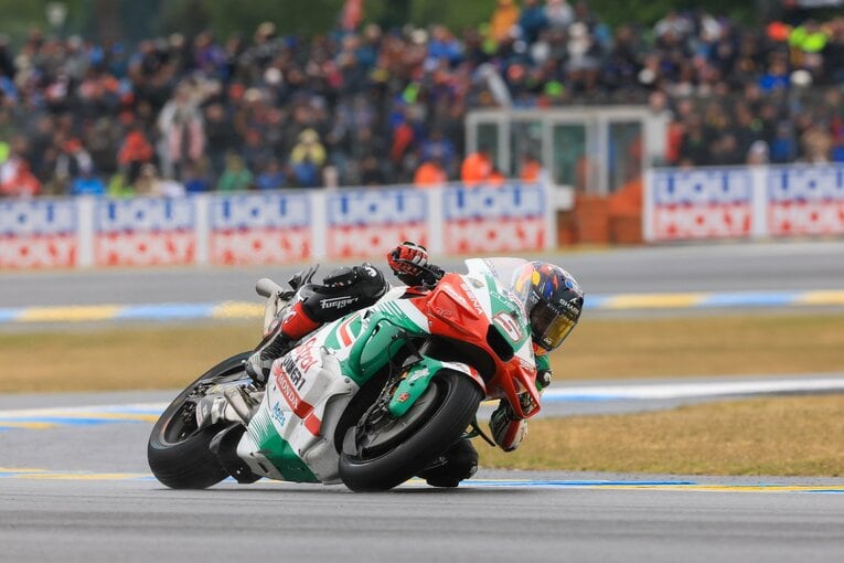 「何が起きたのかわからない」史上最多のル・マン大観衆の前で地元フランスのザルコが独走優勝！ 王者マルケスに大差をつけた“雨中のタイヤ選択”(12)