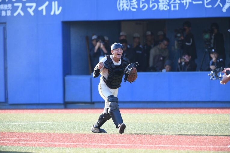 昨秋の中国大会準決勝勝利の瞬間、歓喜する新村瑠聖主将　 ©Kota Inoue