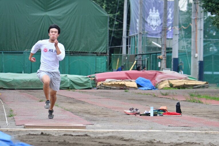 トレーニングに励む現在の桐朋中高陸上部のメンバーたち　©Hideki Sugiyama