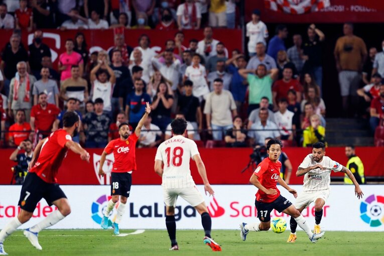 「クボ、ユニホームお願い」来季のレアル去就報道が出てもマジョルカで愛される久保建英…「残留か降格の最終節」で輝くか〈撮影者の視点〉(14)